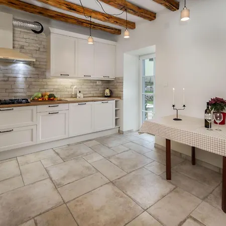 Pet Friendly Home In Zvoneca With Wifi Case de vacanță Zvoneca